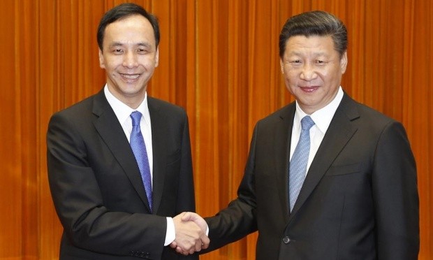 Chủ tịch Quốc Dân đảng cầm quyền ở Đài Loan Chu Lập Luân) và Chủ tịch Trung Quốc Tập Cận Bình.
