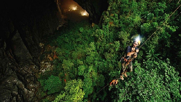 Cảnh nhìn hang Sơn Đoòng từ bên trên được báo Nga ví là giống cảnh quay trong phim Avatar.