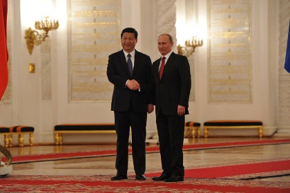 Chủ tịch Trung Quốc Tập Cận Bình (trái) và Tổng thống Nga Vladimir Putin.
