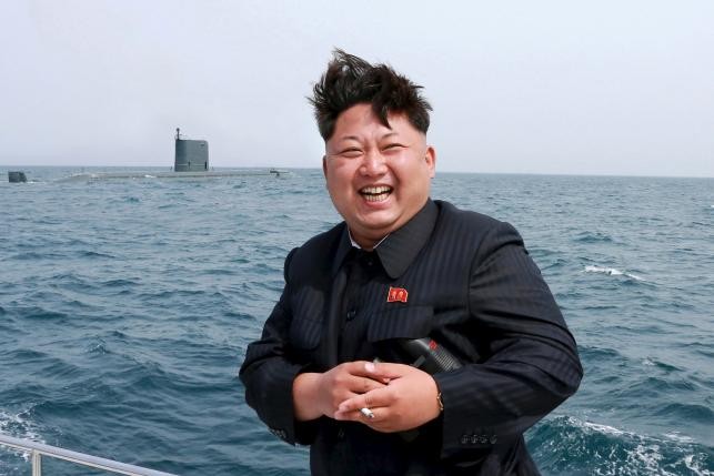 Kim Jong-un cười rạng rỡ trong chuyến tham gia chỉ đạo trực tiếp vụ phóng thử tên lửa đạn đạo.