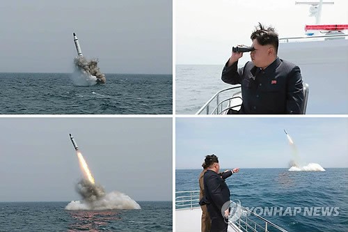 Ảnh Triều Tiên phóng thử tên lửa đạn đạo tàu ngầm do KCNA công bố.