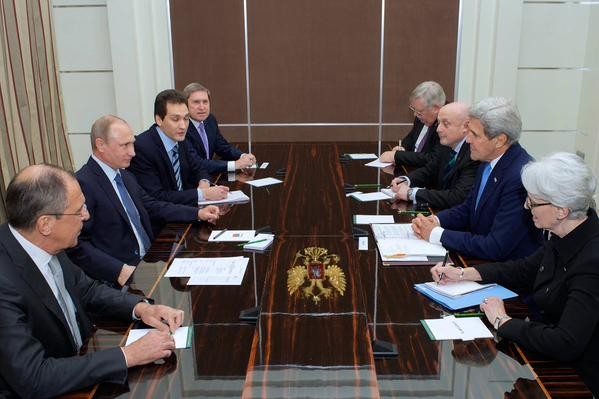 Các nhà lãnh đạo Nga-Mỹ hội đàm về vấn đề Ukraine tại Sochi ngày 12/5.