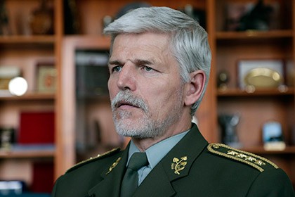 Chủ tịch Ủy ban Quân vụ NATO, tướng người Czech Peter Paul.