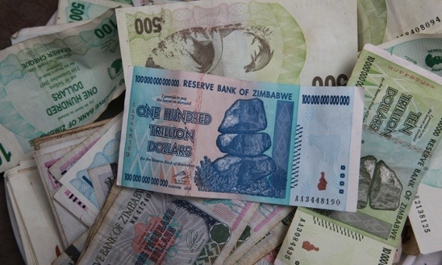 Trong đỉnh cao của thời kỳ siêu lạm phát, Zimbabwe đã phải phát hành cả đồng 100 nghìn tỉ đô la Zimbabwe.