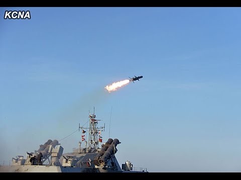 Triều Tiên phóng thử tên lửa từ tàu. Ảnh KCNA/Yonhap