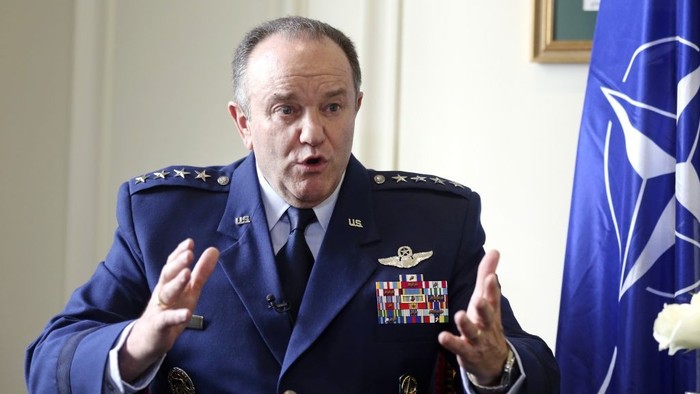 Tư lệnh lực lượng NATO tại châu Âu - Tướng Philip Breedlove.