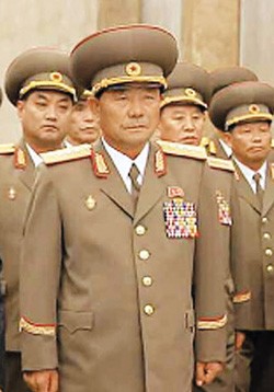 Tướng Pak Yong-sik thăm Lặng Kumsusan ngày 8 tháng 7 năm 2008.