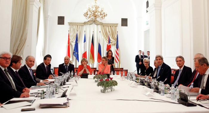 Các đại biểu nhóm P5+1 cùng Iran tham gia đàm phán hạt nhân.