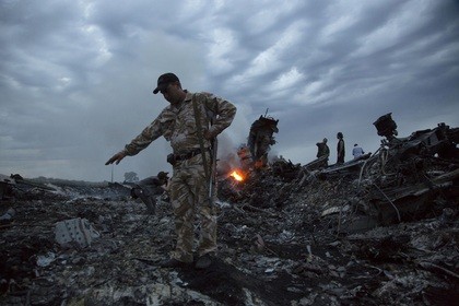 Lực lượng ly khai Ukraine là những người đầu tiên xuất hiện tại hiện trường thảm kịch MH17.