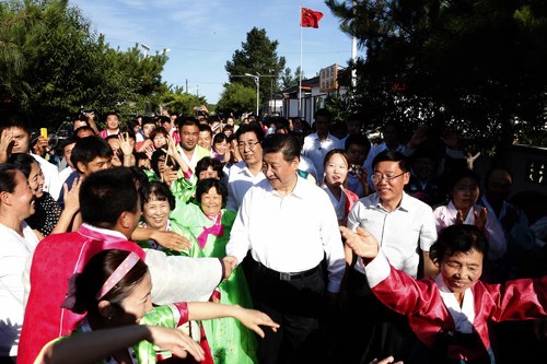 Chủ tịch Trung Quốc Tập Cận Bình thăm khu vực biên giới với Triều Tiên tại tỉnh Cát Lâm ngày 16/7/2015.