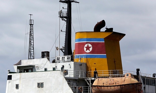 Tàu chở hàng Triều Tiên bị giữ tại Panama sau khi phát hiện chở vũ khí không khai báo. Ảnh Guardian.