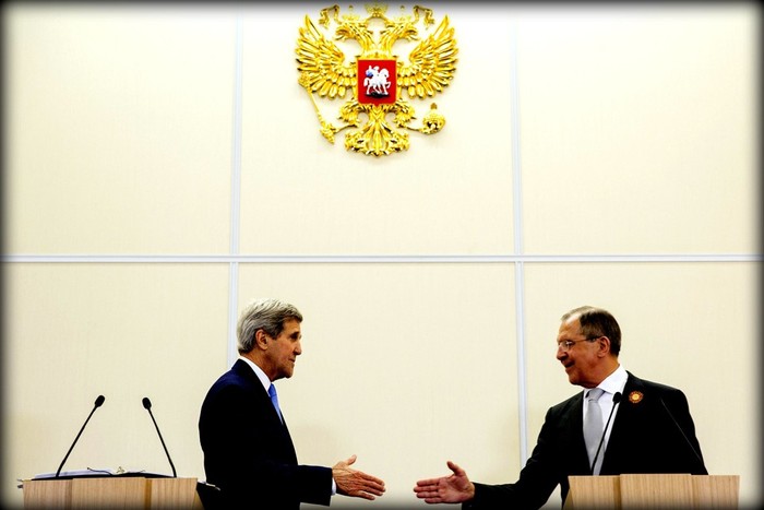 Ngoại trưởng Mỹ John Kerry và Ngoại trưởng Nga Sergei Lavrov. Ảnh: Atlantic Magazine