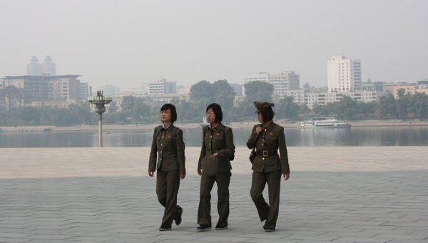 Các nữ quân nhân Triều Tiên. Ảnh Rian.