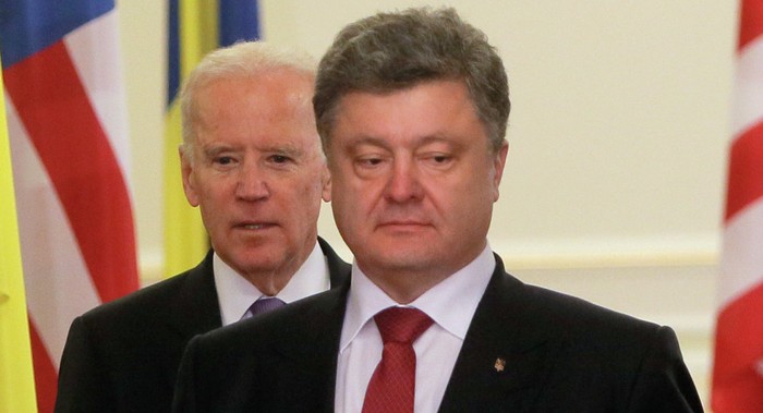 Phó Tổng thống Mỹ Joe Biden và Tổng thống Ukraine Petro Poroshenko. Ảnh Sputnik.