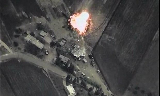 Nga không kích các mục tiêu của khủng bố IS tại Syria. Ảnh Guardian.