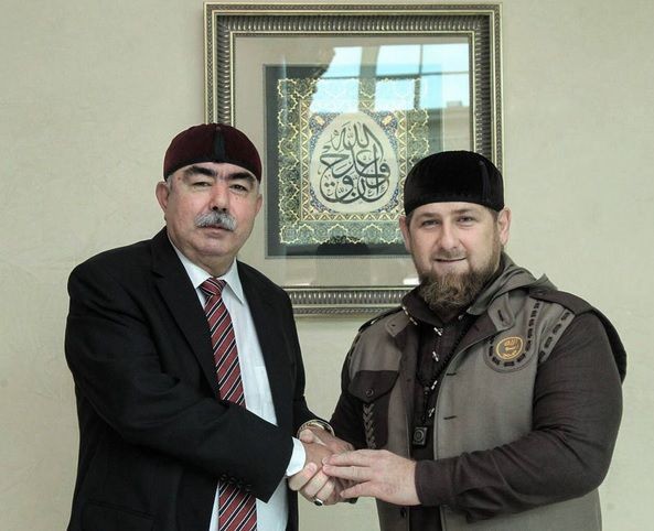 Cuộc gặp gỡ giữa ông Kadyrov và Phó Tổng thống Afghanistan (trái). Ảnh Giornale II.