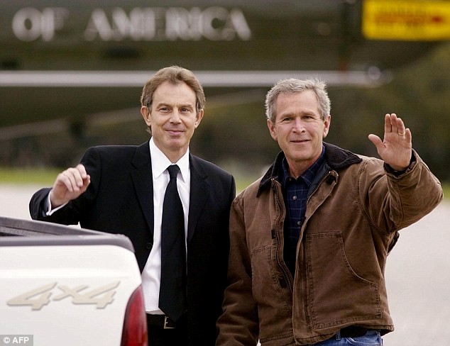 Ông Tony Blair và cựu Tổng thống Mỹ George W. Bush đã thúc đẩy cuộc chiến tranh xâm lược tại Iraq năm 2003. Ảnh Daily Mail.