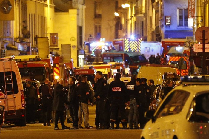 Cuộc tấn công khủng bố đẫm máu của tổ chức khủng bố Nhà nước Hồi giáo (IS) ở Paris đã làm lộ rõ những điểm yếu của tình báo phương Tây. Ảnh The Wall Street Journal.