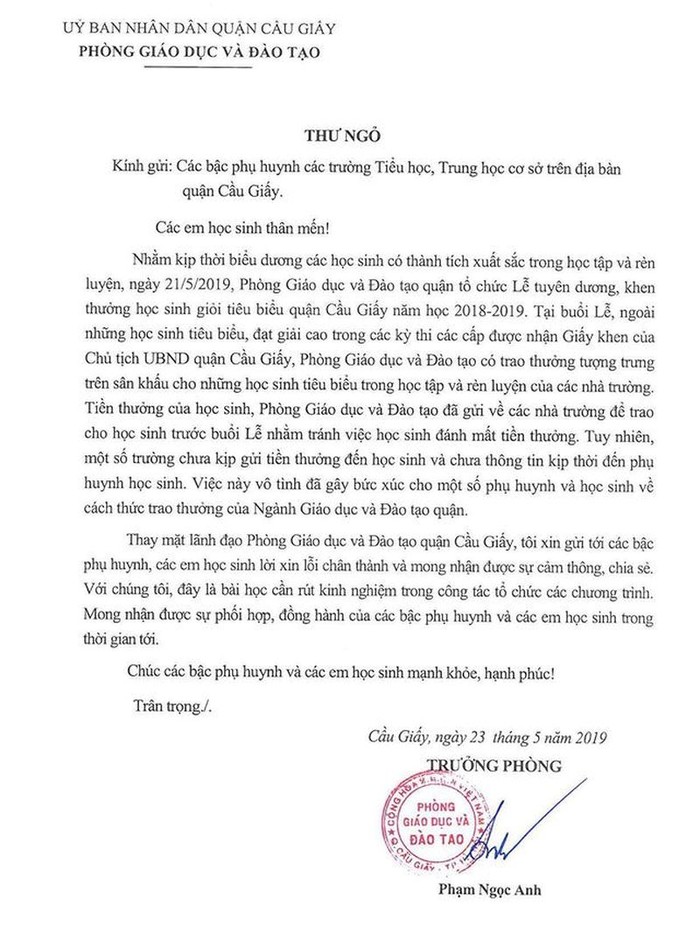 Sau sự cố phát thưởng cho học sinh tiêu biểu của quận Cầu Giấy, Trưởng phòng Giáo dục đã gửi lời xin lỗi phụ huynh (Ảnh: giaoduc.net.vn)