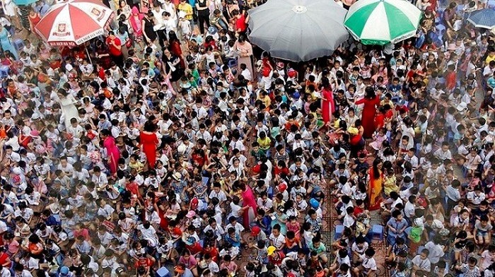 Sĩ số nhiều trường học đang vượt quá quy định (Ảnh minh họa: Báo Vietnamnet.vn)
