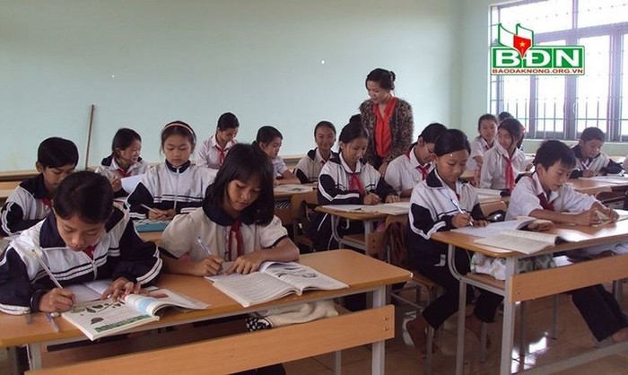 Học sinh đang có rất nhiều bài kiểm tra (Ảnh minh họa: baodaknong.org.vn)