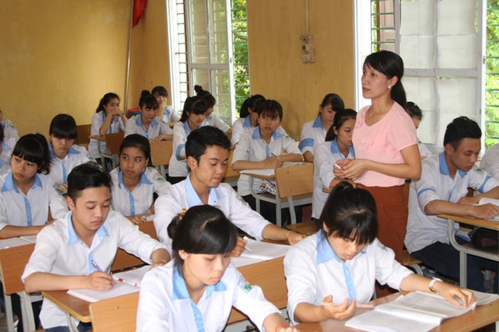 Các trường học chỉ nên tập trung cho việc dạy và học chính khóa ở trên lớp (Ảnh minh hoạ: Giaoducthoidai.vn)