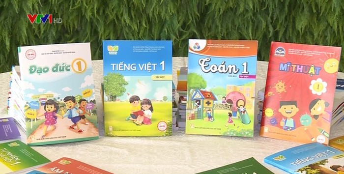 Sách giáo khoa của chương trình mới có giá cao gần 4 lần sách hiện hạnh (Ảnh minh họa: VTV.vn)