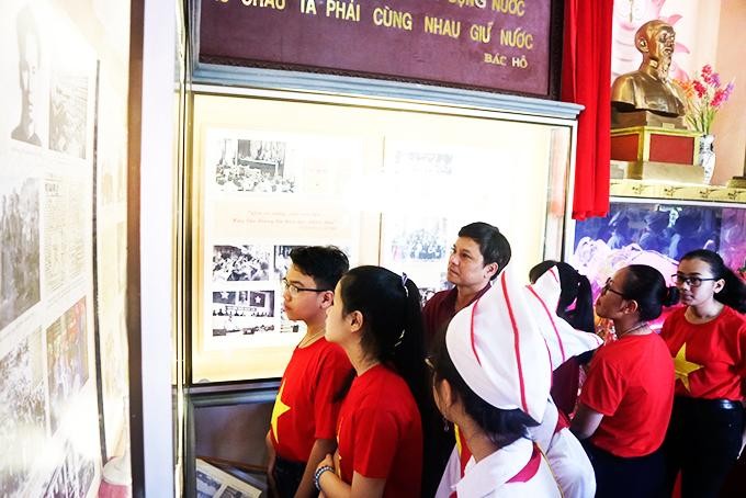 Học sinh ở Khánh Hòa tham quan Khu tưởng niệm Bác Hồ ở xã Phước Đồng (Ảnh minh họa: Báo Khánh Hòa).