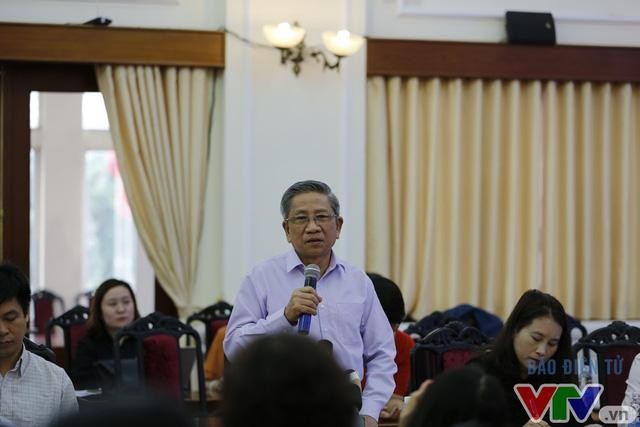 Giáo sư Nguyễn Minh Thuyết, Tổng chủ biên Chương trình giáo dục phổ thông 2018 giới thiệu về chương trình mới, ảnh: Báo Điện tử VTV.vn.
