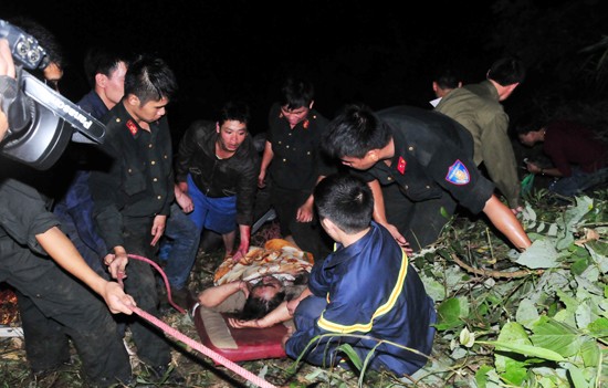 Bộ Y tế khẩn cấp đưa bác sỹ từ Hà Nội lên Lào Cai tham gia cấp cứu ảnh 1