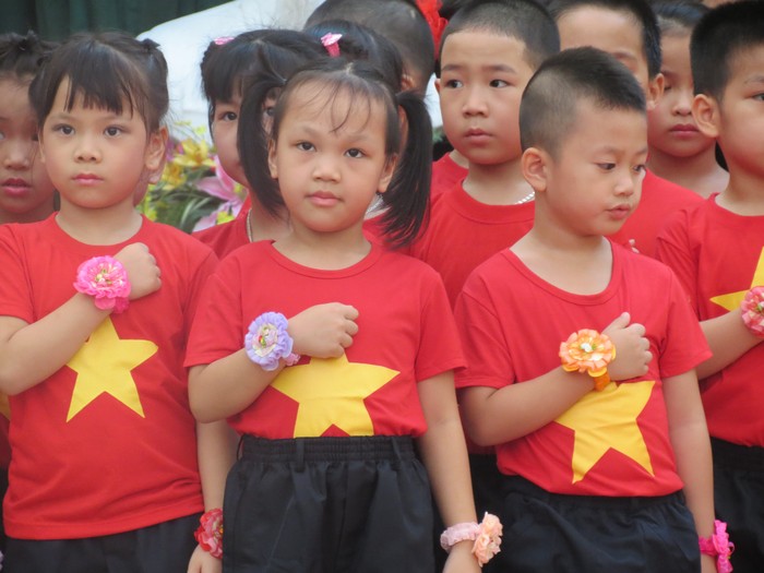 Ngập tràn sắc cờ hoa ngày toàn dân đưa trẻ tới trường ảnh 6