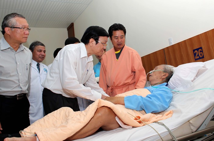 Chủ tịch nước thăm Bệnh viện Đại Học Y dược Hoàng Anh Gia Lai ảnh 1