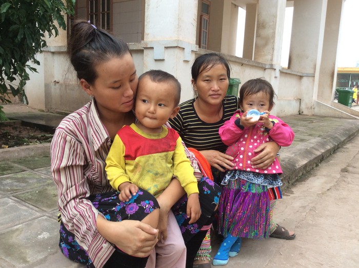 Không chỉ được khám bệnh miễn phí, các bé còn được tặng các phần quà từ Bộ trưởng Bộ Y tế Nguyễn Thị Kim Tiến