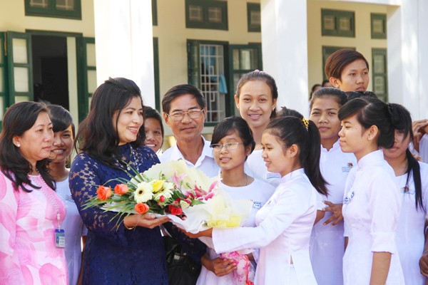 Ngày Nhà giáo Việt Nam là dịp để chúng ta tôn vinh những nhà giáo, thầy cô đã dành trọn trái tim để giáo dục cho thế hệ trẻ. Hãy đến xem hình ảnh và khám phá tình cảm và ý nghĩa của ngày này.