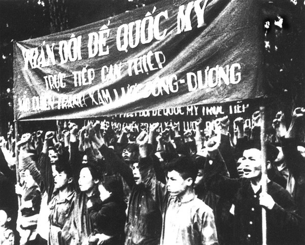 Học sinh-sinh viên xuống đường biểu tình ngày 09/1/1950 (Nguồn ảnh: lhu)
