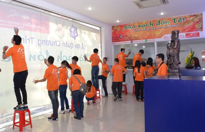 Chương trình có sự tham gia của 400 tình nguyện viên là sinh viên đến từ 32 trường đại học, cao đẳng trên địa bàn thành phố Hồ Chí Minh. Ảnh: Trần Thi