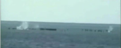 Pháo từ tàu chiến Trung Quốc bắn vào các chiến sĩ hải quân Việt Nam trên đá gạc Ma ngày 14/3/1988.