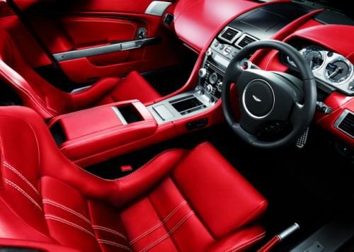 “Trái tim” của V8 Vantage 2012 được lấy từ động cơ V8 4,7 lít giúp sản sinh công suất tối đa 420 mã lực (426 PS / 313 kW) và mô-men xoắn đạt 490 Nm (361 lb-ft).