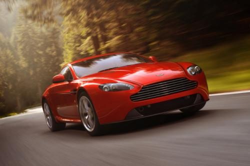 Theo hãng này cho biết, chiếc Aston Martin V8 Vantage sẽ có giá khởi điểm tại Đức là 108.500 Euro (tương đương 143.990 USD) trong cả hai mẫu coupe và roadster, và mẫu Vantage S sẽ có giá 128.500 Euro (tương đương 170.540 USD).