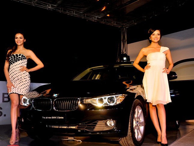 Mẫu xe sedan BMW đời mới nhất mới xuất hiện tại thành phố Hồ Chí Minh vào tối hôm 29/3 với giá bán sau thuế là gần 1,7 tỷ đồng