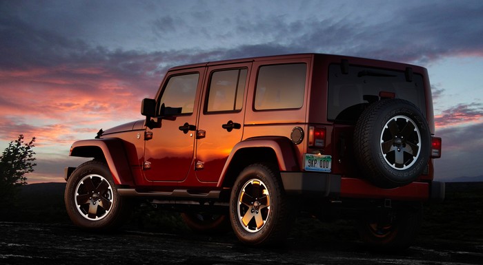 Jeep tiết lộ sẽ có khoảng 4500 chiếc Wrangler Unlimited Altitude được bán ra vào tháng năm tới với giá khoảng 33.740 USD.