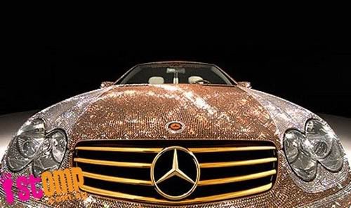 Loại pha lê được đính trên chiếc xe này có tên gọi là Swarovski, chiếc xe Mercedes-Benz SL600s này đã từng được trưng bày tại Salon Auto Tokyo, Nhật Bản hồi năm 2011 thu hút sự chú ý của rất nhiều người xem.