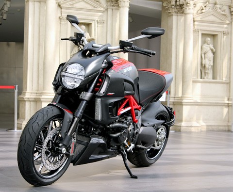 Mẫu môtô hoàn toàn mớí của Italy được xuất hiện lần đầu tiên tại triển lãm EICMA tháng 11/2010 tại Italy.