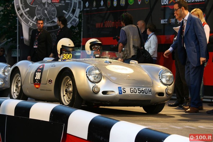 Và đây là sự xuất hiện của Porsche huyền thoại.