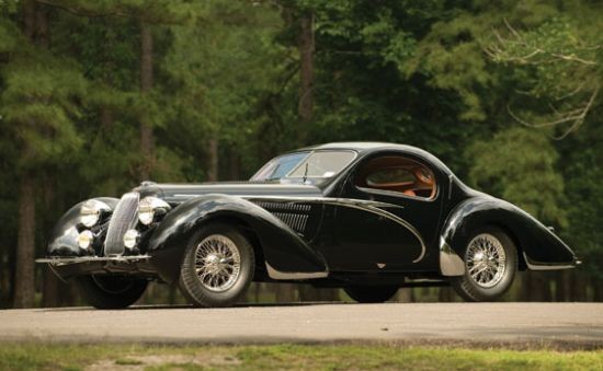 Talbot Lago T150 Competition Lago Speciale Teardrop coupe 1938 có mức bán đấu giá là 4,62 triệu USD. Đây là lần thứ hai mẫu coupe Talbot Lago 140 mã lực được tổ chức đấu giá (lần đầu tiên vào năm 1981). Mẫu xe này đã từng chiến thắng giải đua xe 24 Hours of Spa năm 1948. Chiếc xe được phủ lớp sơn màu đen bóng kết hợp hài hòa với nội thất da màu đen.
