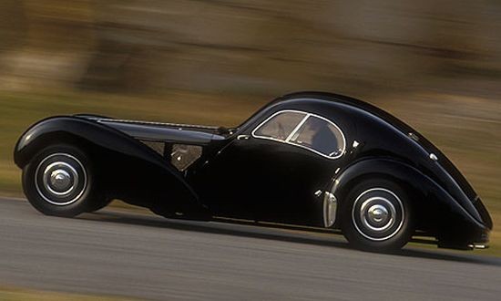 Bugatti 57SC Atlantic Coupe 1936 được đem ra đấu giá tại California với mức giá 30 triệu USD. Chiếc xe với vẻ bề ngoài bóng bẩy và những đường cong mềm mại quyến rũ trở thành một trong những chiếc xe đắt nhất thế giới. Chỉ có 3 chiếc xe phiên bản này được sản xuất, Bugatti 57SC Atlantic 1936 tự hào vì mang phong cách kiến trúc nội thất và ngoại thất thịnh hành nhất thập niên 30.