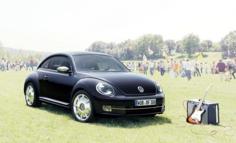 Sau nhiều tháng rộ tin đồn, cuối cùng Volkswagen đã sẵn sàng ra mắt phiên bản Beetle Fender Edition tới người hâm mộ.