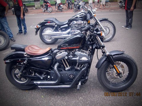 Harley Davidson Forty Eight với nhiều đồ chơi gắn thêm.