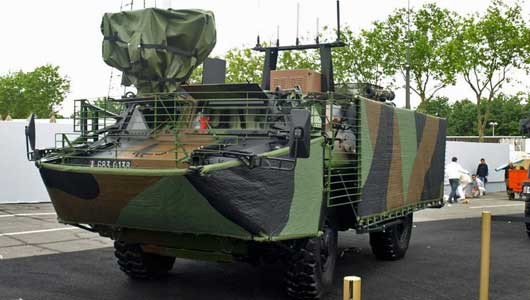 Rheinmetall Defence còn giới thiệu tại Eurosatory xe bọc thép chở quân VAB Ultima với thiết kế bên ngoài khá lạ, dường như dùng để ngụy trang.