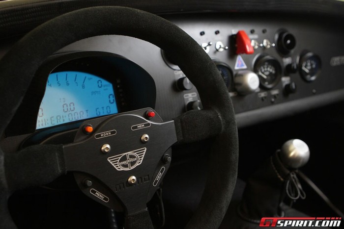 Vô lăng và bảng điều khiển của D8 GTO